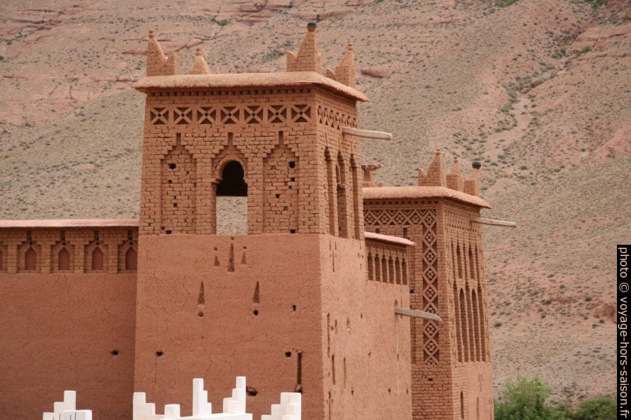 Casbah décorée dans la vallée du Dadès. Photo © Alex Medwedeff