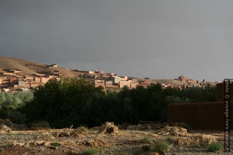 Maisons au nord-est de Boumalne. Photo © Alex Medwedeff