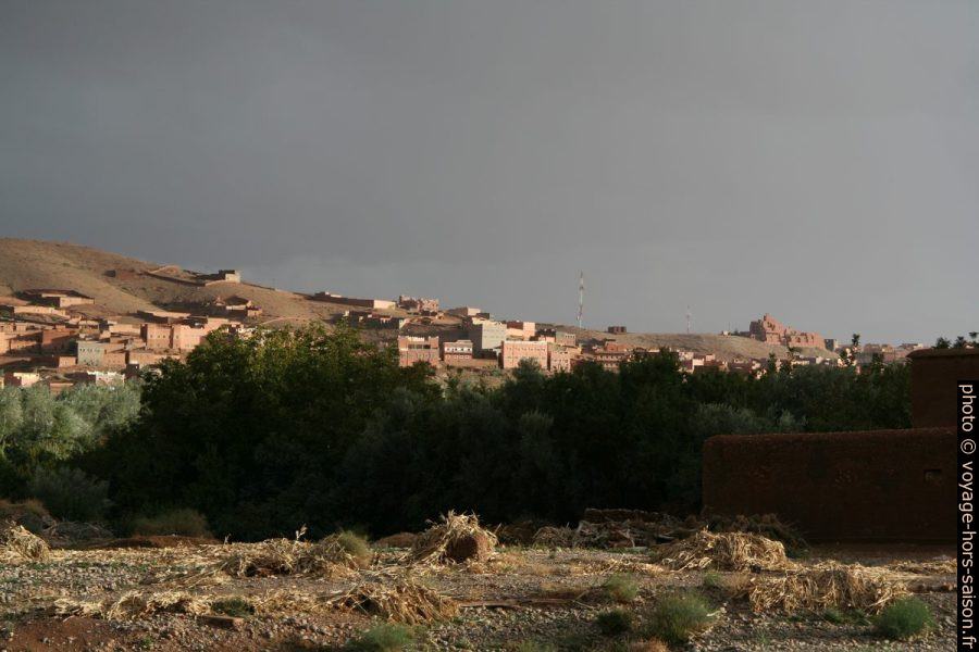Maisons au nord-est de Boumalne. Photo © Alex Medwedeff