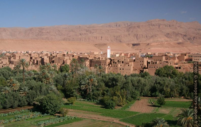 Village aux abords de l'Oasis de Tinerhir. Photo © André M. Winter