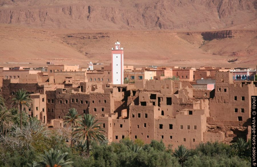 Mosquée aux abords de l'Oasis de Tinerhir. Photo © André M. Winter