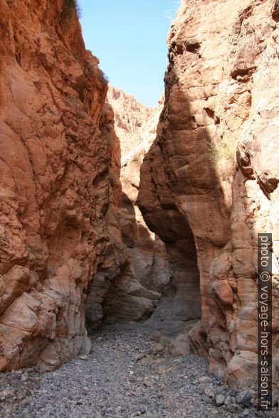 Premiers passages étroits du canyon. Photo © André M. Winter