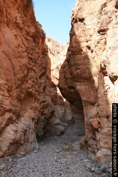 Premiers passages étroits du canyon. Photo © André M. Winter