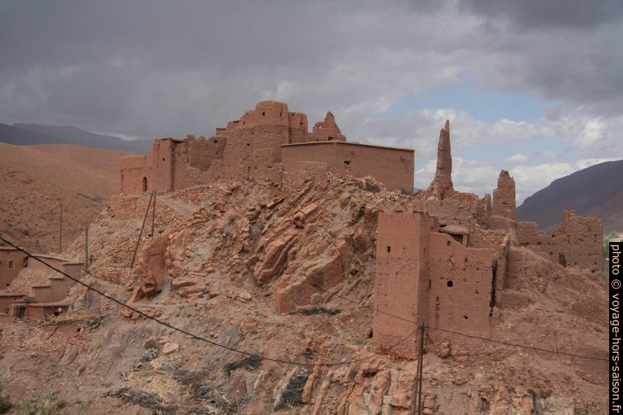 Ksar en ruine dans la vallée du Dadès. Photo © André M. Winter