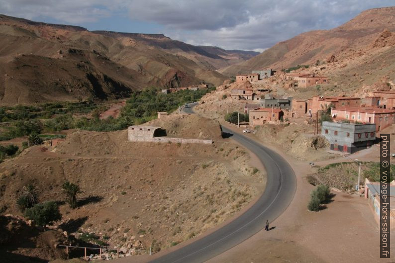 Douar Tisselday sur la route de Ouarzazate au Tizi N'Tichka. Photo © Alex Medwedeff