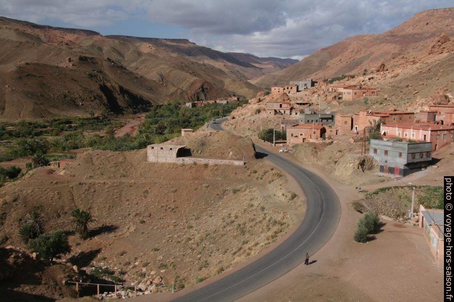 Douar Tisselday sur la route de Ouarzazate au Tizi N'Tichka. Photo © Alex Medwedeff