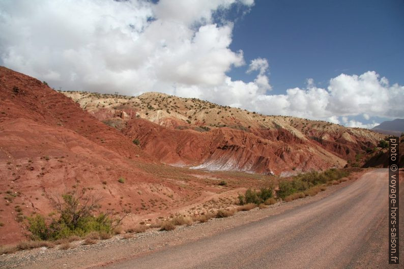 Canyon dans les terres rouges du Haut Atlas. Photo © André M. Winter