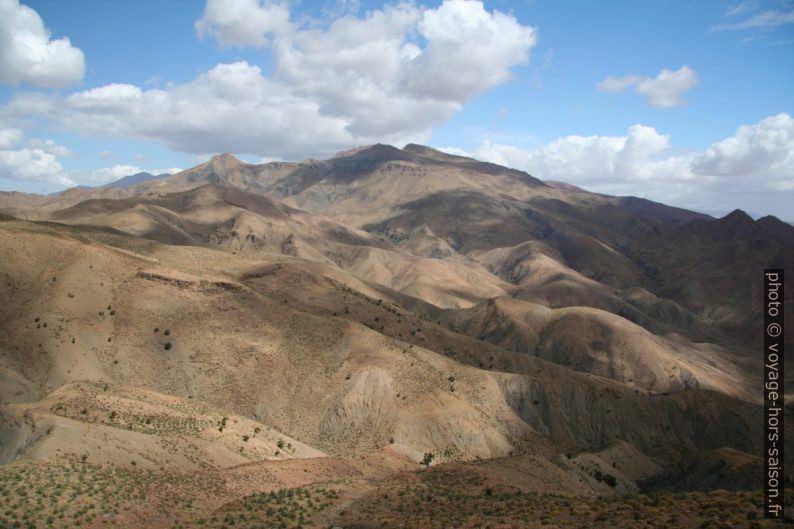 Adrar n'Dgout et Adrar n'Tayat. Photo © André M. Winter