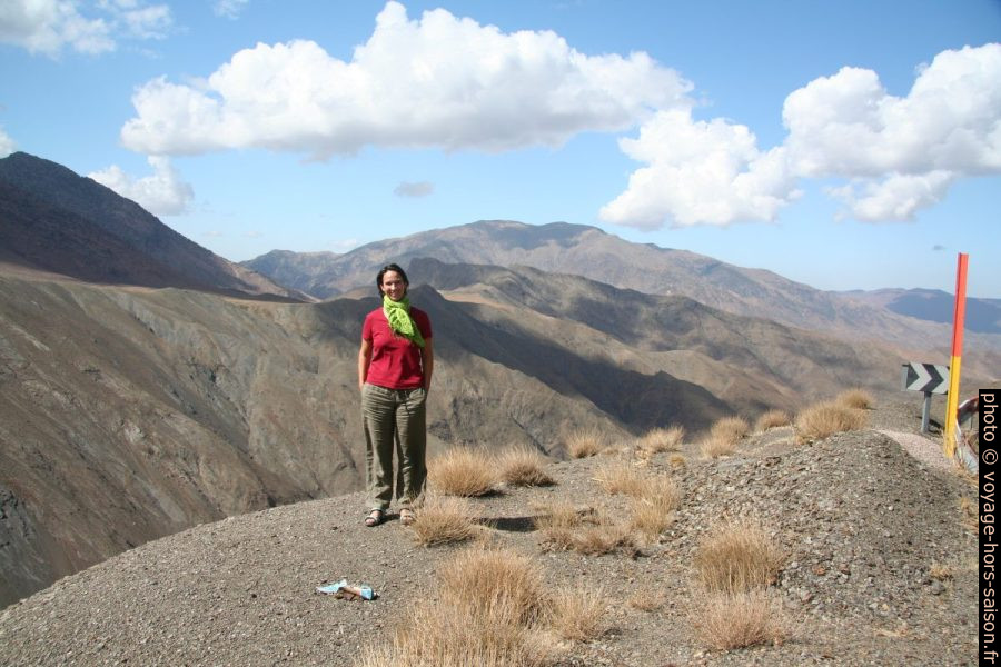 Alex et la chaîne principale du Haut Atlas. Photo © André M. Winter