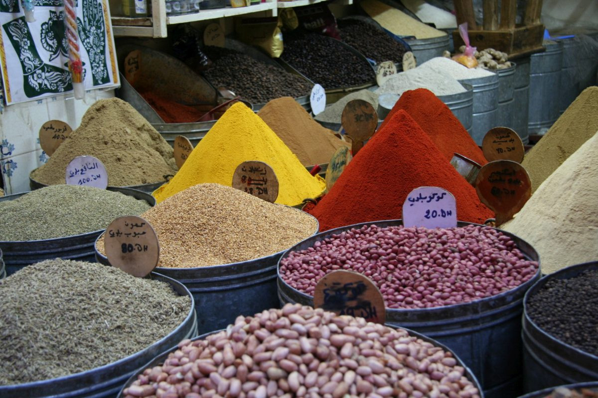 Epices des marchés couverts de la Mellah. Photo © André M. Winter