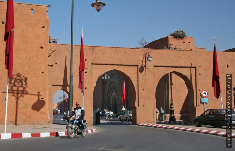 Bab Agnaou (باب اكناو) vu au travers du Bab Er Robb. Photo © André M. Winter