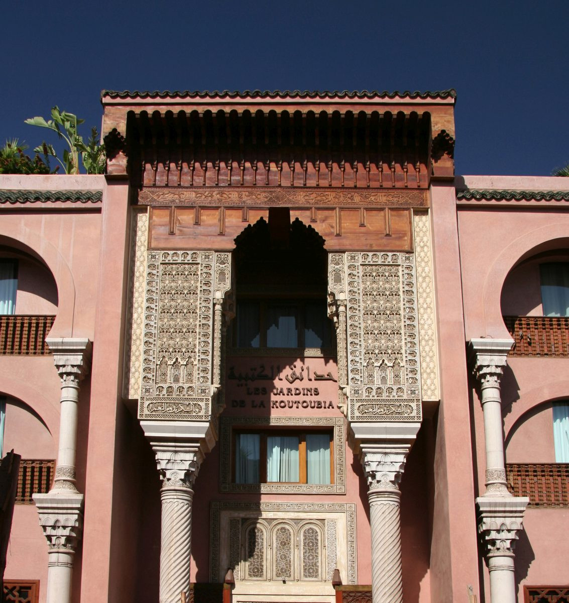 Portail de l'hôtel Les Jardins de la Koutoubia. Photo © André M. Winter
