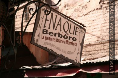 Panneau de la librairie La Fnaque berbère. Photo © André M. Winter