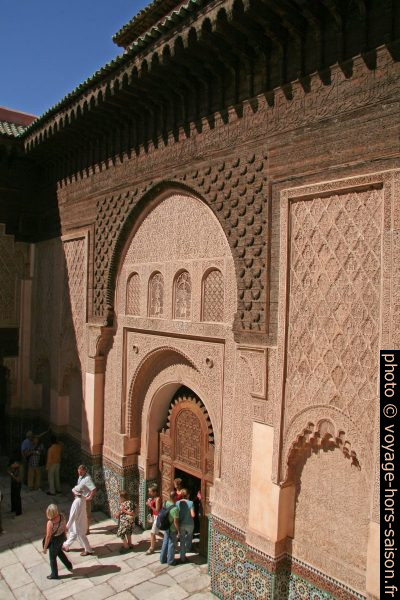 Porte de la cour de la medersa Ben Youssef. Photo © Alex Medwedeff