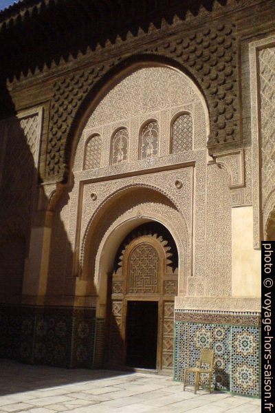 Porte de la cour de la medersa Ben Youssef. Photo © André M. Winter