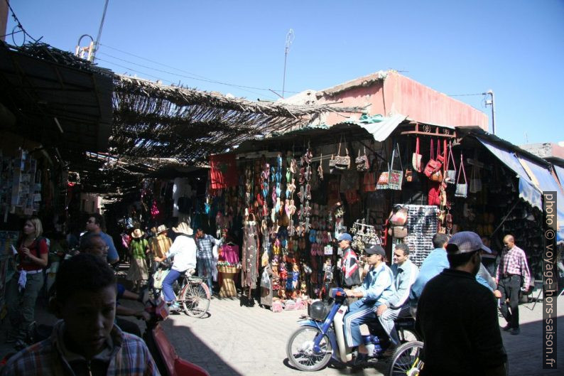 Entrée du souk Quassasine. Photo © André M. Winter