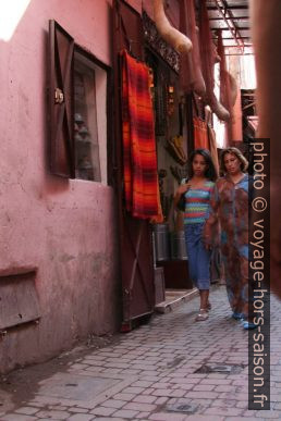 Femmes marocaines dans les souks. Photo © André M. Winter