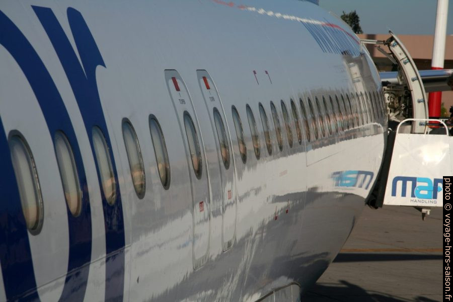 Hublots d'un A320. Photo © André M. Winter