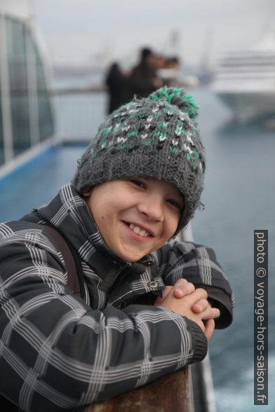 Nicolas sur le pont du ferry. Photo © Alex Medwedeff