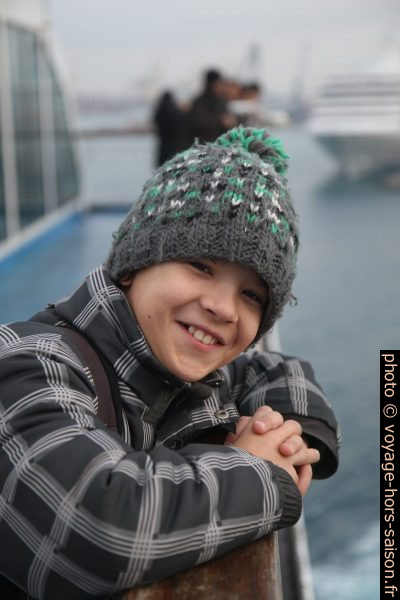 Nicolas sur le pont du ferry. Photo © Alex Medwedeff