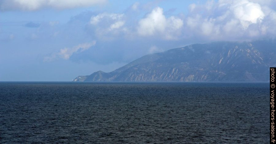 Punta Polveraia et la côte nord-ouest de l'île d'Elbe. Photo © André M. Winter