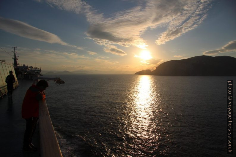 Moby Wonder contournant le Capo Figari. Photo © André M. Winter