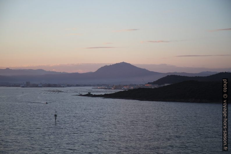 Entrée dans le Golfe d'Olbia. Photo © Alex Medwedeff