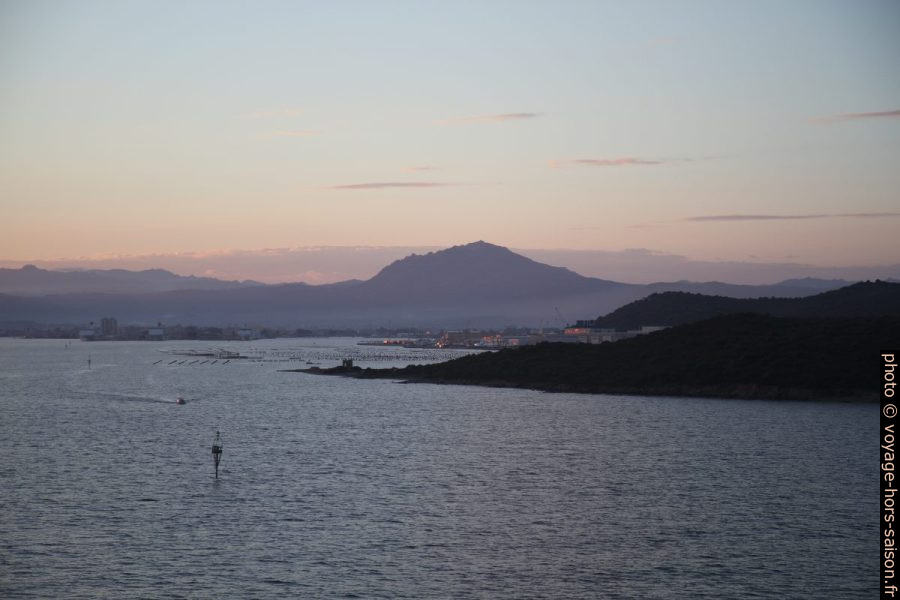 Entrée dans le Golfe d'Olbia. Photo © Alex Medwedeff