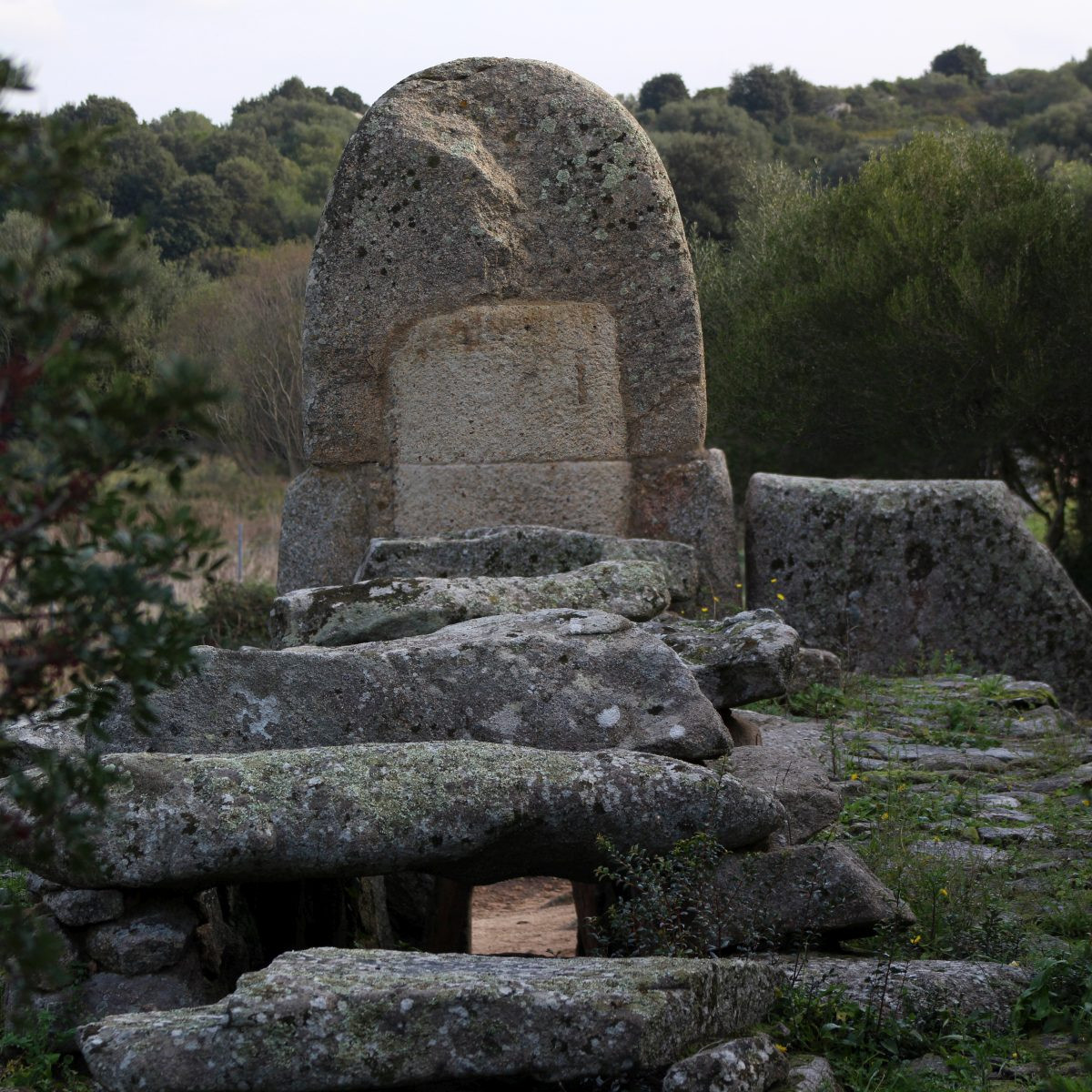 La nécropole nuragique de Coddu Vecchiu au nord de la Sardaigne