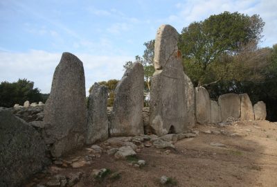 Tombe des géants de Li Lolghi. Photo © Alex Medwedeff