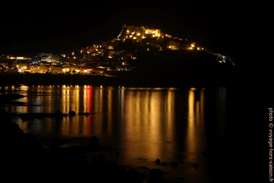 Rocher de Castelsardo la nuit. Photo © Alex Medwedeff