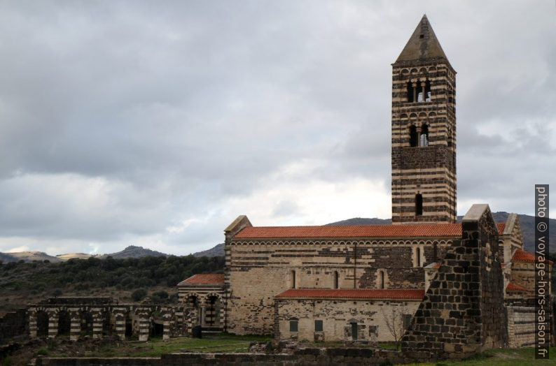 Vue d'ensemble de la Basilique de Saccargia. Photo © Alex Medwedeff