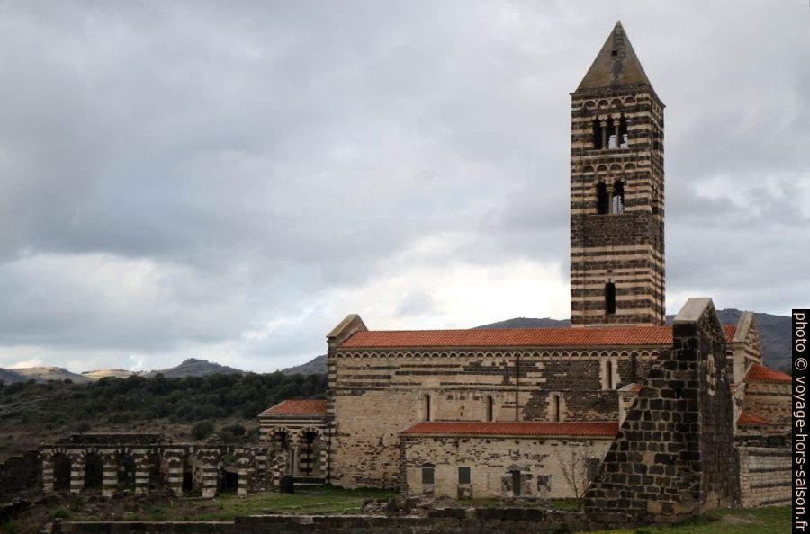 Vue d'ensemble de la Basilique de Saccargia. Photo © Alex Medwedeff