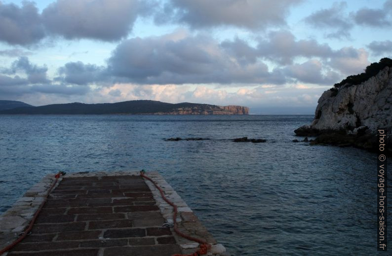 Imbarcadero della Cala Dragunara e Punta del Giglio. Photo © Alex Medwedeff