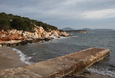 Quai de la Cala Dragunara. Photo © Alex Medwedeff