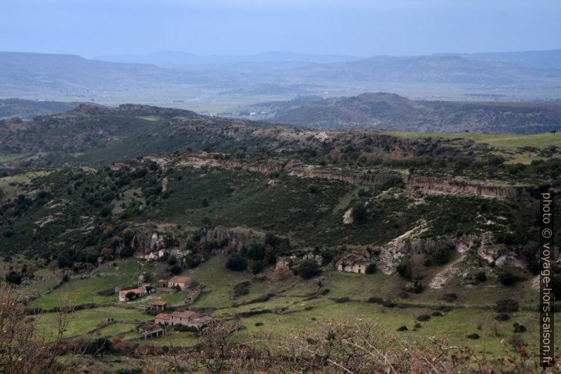 Campagne sarde entre Ittireddu et Bonorva. Photo © Alex Medwedeff