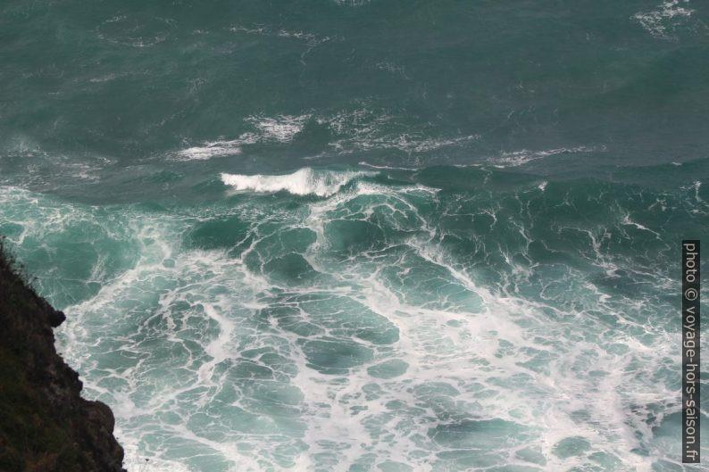 Mer tumultueuse à la Punta Foghe. Photo © André M. Winter