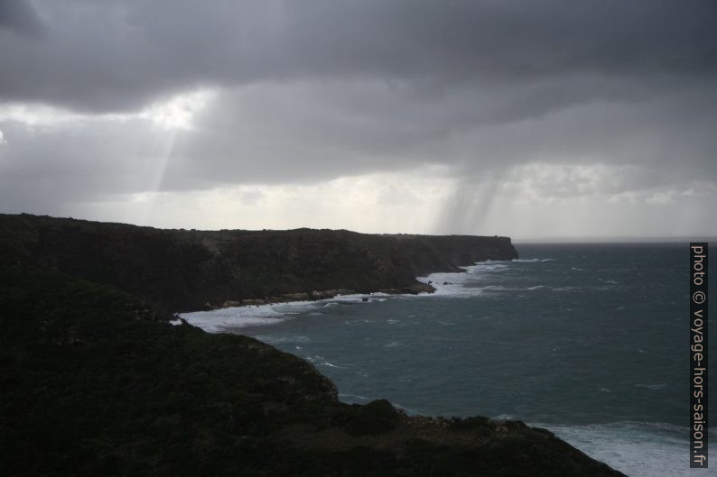 Pluie sur le Capo Nieddu. Photo © Alex Medwedeff