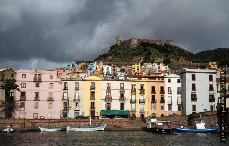 Maisons de Bosa et le château Malaspina. Photo © Alex Medwedeff