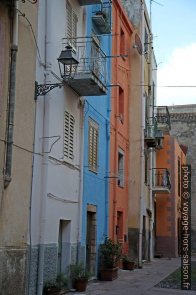 Maisons de la vieille-ville de Bosa. Photo © Alex Medwedeff