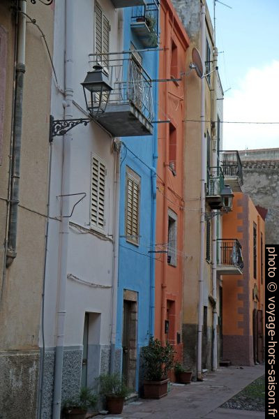 Maisons de la vieille-ville de Bosa. Photo © Alex Medwedeff