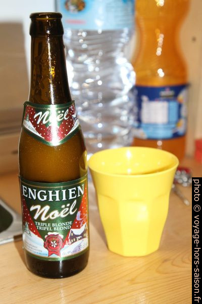 Enghien bière triple blonde de noël. Photo © Alex Medwedeff