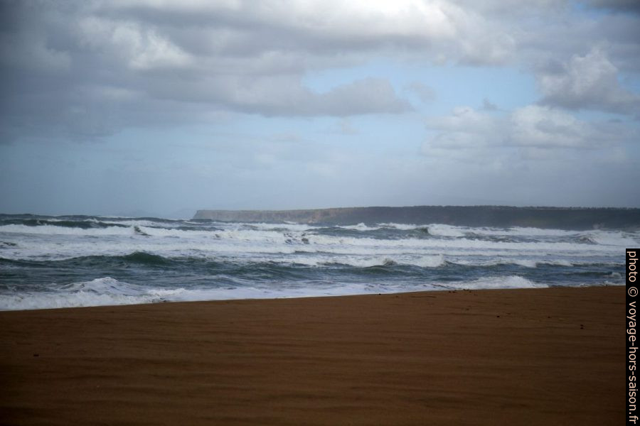 Plage de Is Arenas et le Capo Nieddu au nord. Photo © Alex Medwedeff