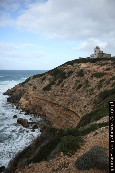 Le Cap Mannu et son phare. Photo © Alex Medwedeff