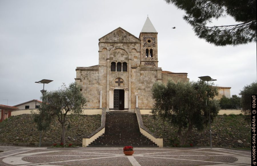Cattedrale di Santa Giusta et son parvis. Photo © Alex Medwedeff