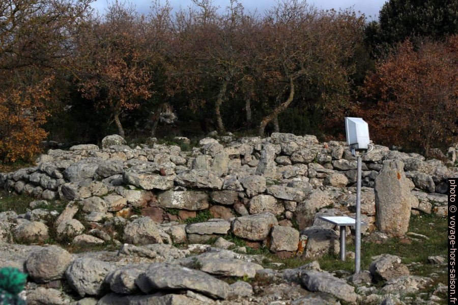 Capanna absidata e Capanna della rotonda. Photo © André M. Winter
