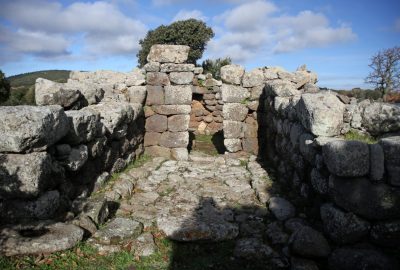 Tempio in antis. Photo © Alex Medwedeff