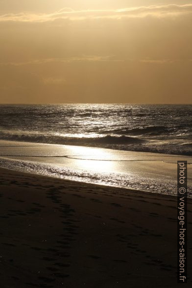 Contre-jour à la plage de Piscinas. Photo © André M. Winter