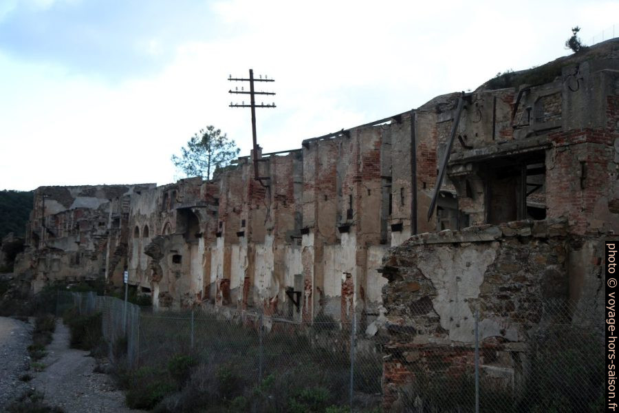 Ruines minières de Naracauli. Photo © Alex Medwedeff