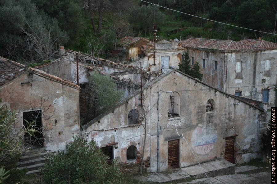 Ruines à Ingurtosu. Photo © Alex Medwedeff